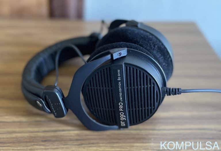 Beyerdynamic DT990 Pro studio/audiophile grade headphones